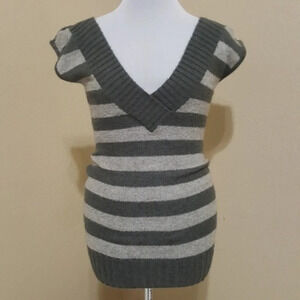 GUESS JEANS | Cap Sleeve V Neck Sweater Striped